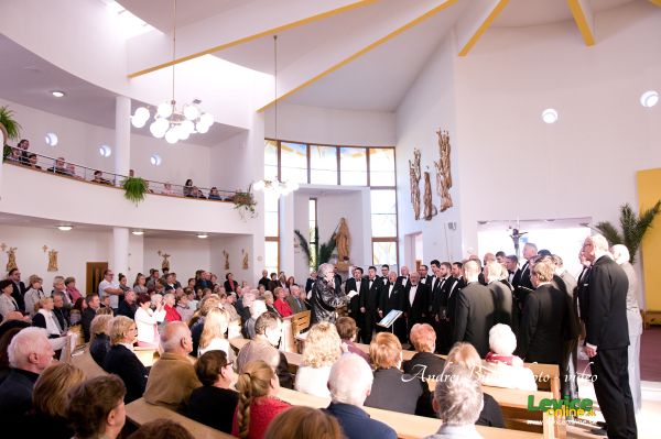 Spevácke zbory v Leviciach a mestských častiach zaplnili koncertné sály a kostoly