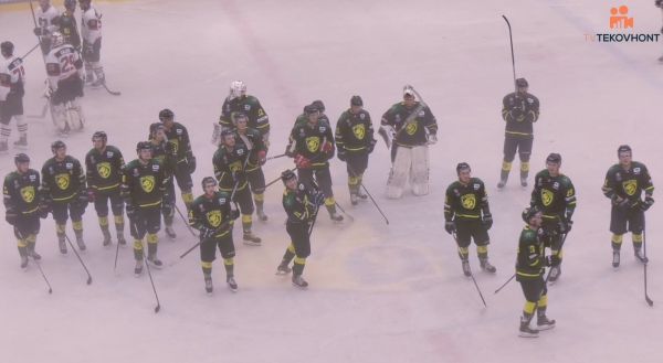 Levickí hokejisti po odhodlanom výkone s Banskou Bystricou prehrali po samostatných nájazdoch (video)