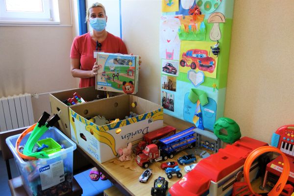 Šľachetný čin len 5-ročného Miška. Svoje hračky daroval deťom v nemocnici Levice