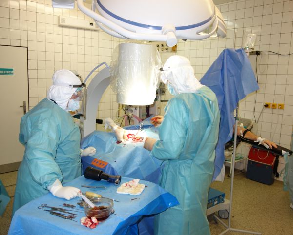 V levickej nemocnici urgentne operovali covid pozitívnu pacientku