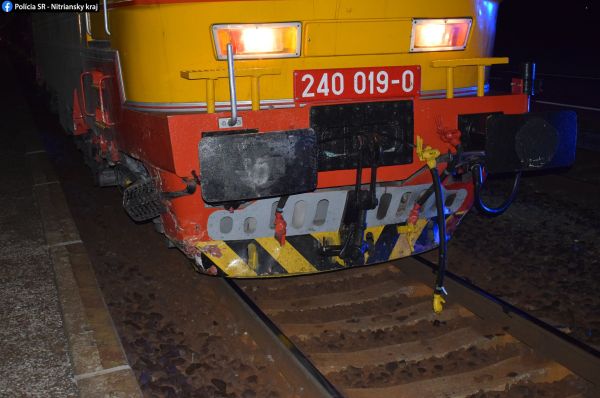 Na železničnej stanici v Leviciach osobný vlak zrazil chodca