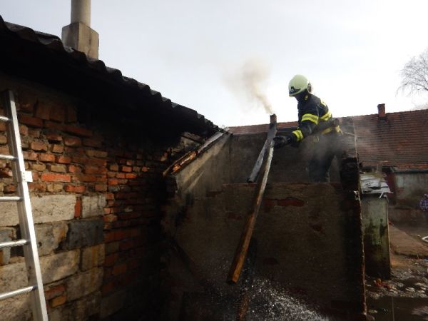V katastri obce Kozárovce horel rodinný dom