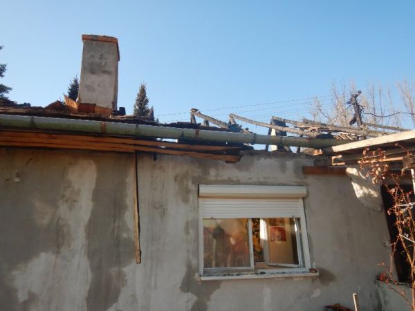 V Plášťovciach horel rodinný dom, škoda za 5000 eur