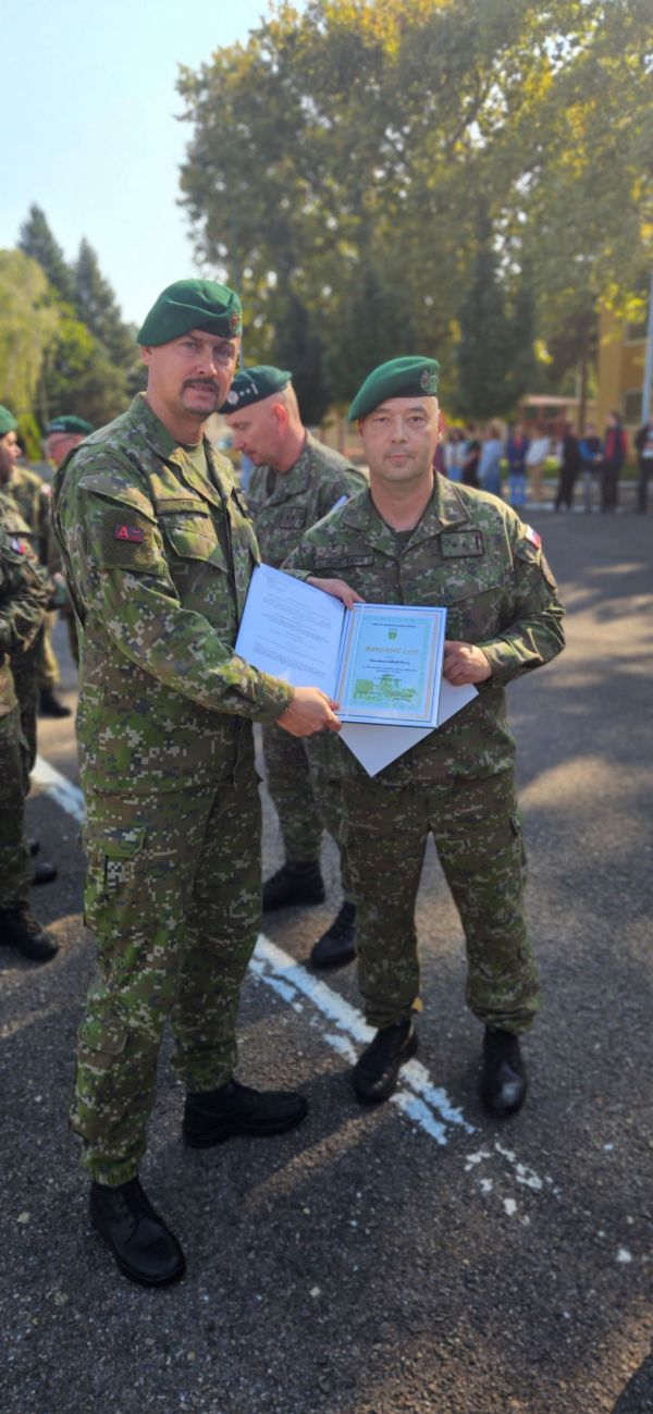 13. Mechanizovaný prápor v Leviciach sa lúčil s profesionálnymi vojakmi