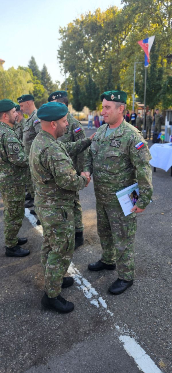 13. Mechanizovaný prápor v Leviciach sa lúčil s profesionálnymi vojakmi