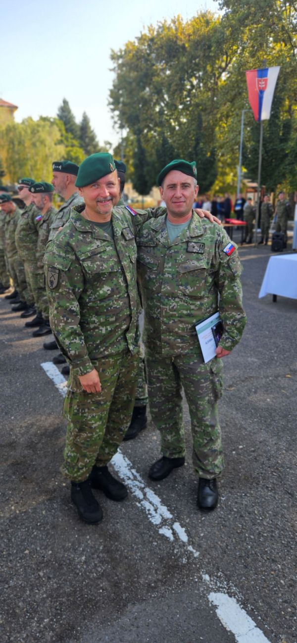 13. Mechanizovaný prápor v Leviciach sa lúčil s profesionálnymi vojakmi