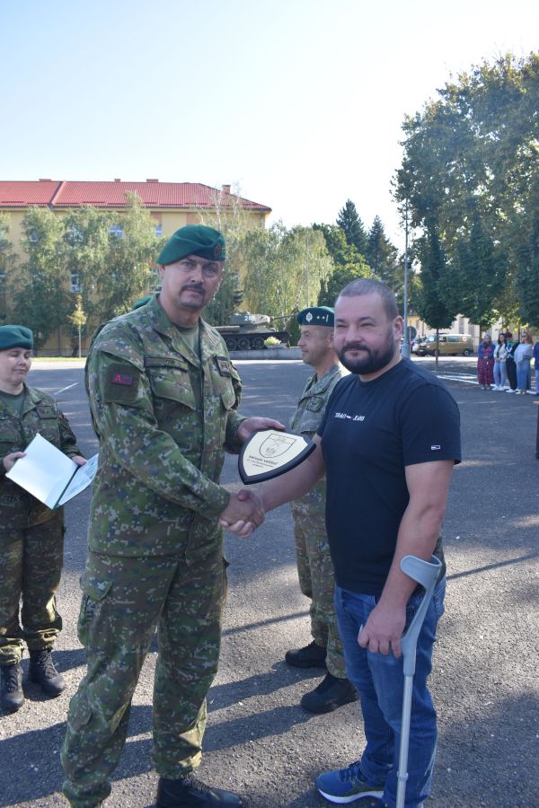 13. Mechanizovaný prápor v Leviciach sa lúčil s profesionálnymi vojakmi