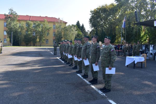 13. Mechanizovaný prápor v Leviciach sa lúčil s profesionálnymi vojakmi