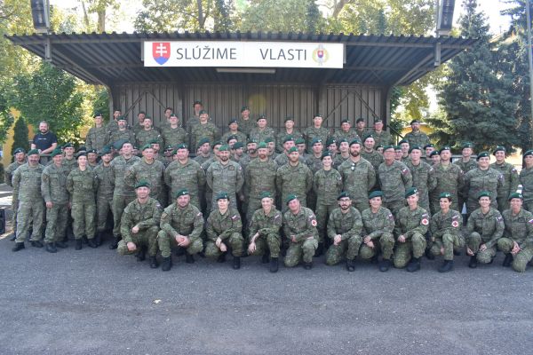 13. Mechanizovaný prápor v Leviciach sa lúčil s profesionálnymi vojakmi