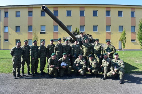 13. Mechanizovaný prápor v Leviciach sa lúčil s profesionálnymi vojakmi