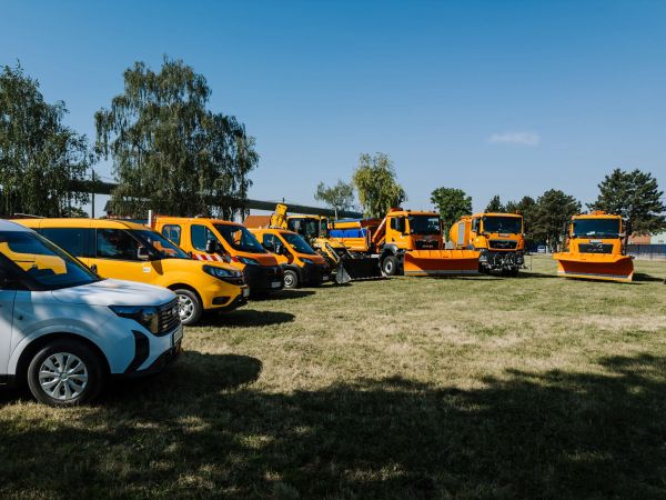 Regionálna správa a údržba ciest Nitra rozšírila svoj vozový park o jedenásť nových strojov, jeden sypač smeruje do Levíc Regionálna správa a údržba ciest Nitra rozšírila svoj vozový park o jedenásť nových strojov, jeden sypač smeruje do Levíc