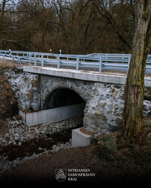 Starý 125-ročný kamenný most medzi Bohunicami a Bátovcami je zmodernizovaný a plne prejazdný
