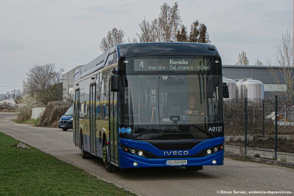 Levice modernizujú mestskú dopravu: Arriva prinesie osem nových elektrobusov, mesto predĺžilo zmluvu do roku 2032