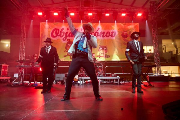 Na benefičnom podujatí Objatie tónov v Leviciach sa predstavili svetové hviezdy Na benefičnom podujatí Objatie tónov v Leviciach sa predstavili svetové hviezdy