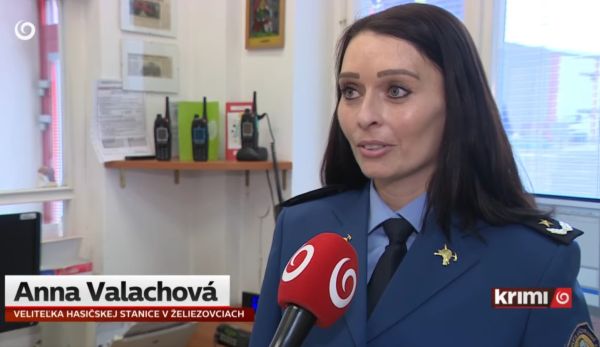 Hasičská stanica v Želiezovciach v televízii, jej veliteľka Anna Valachová si hasičskú uniformu oblieka už 14 rokov
