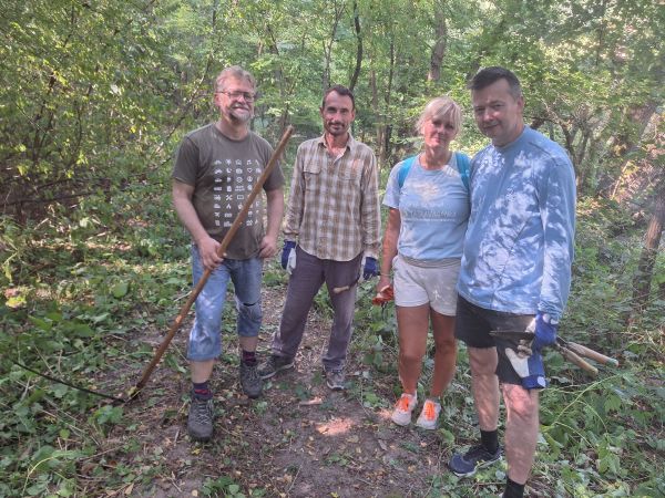 Skupinka dobrovoľníkov sa v Horšianskej doline dala na ručné kosenie náučného chodníka bez modernej techniky (video) Skupinka dobrovoľníkov sa v Horšianskej doline dala na ručné kosenie náučného chodníka bez modernej techniky (video)