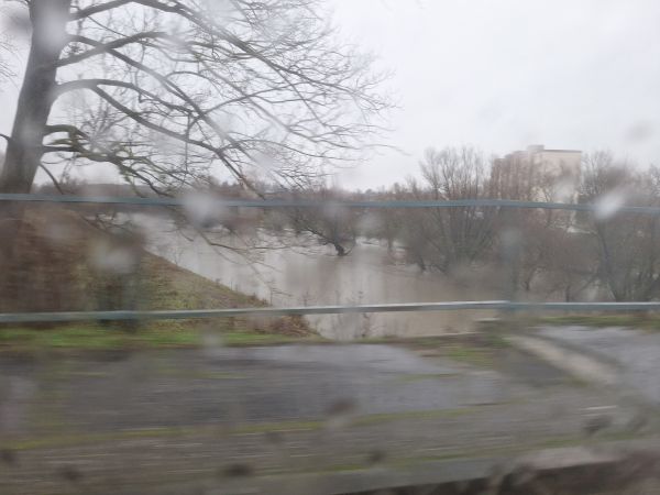 V okrese Levice je vyhlásená hydrologická výstraha pred povodňami z topiaceho sa snehu a dažďa