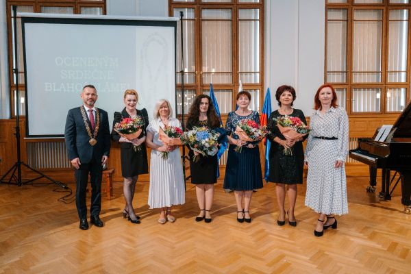 Nitrianskou Lunicou ocenili až tri osobnosti z Levíc - Evu Bajanovú, Juditu Magnovú a Martu Kosmályovú Nitrianskou Lunicou ocenili až tri osobnosti z Levíc - Evu Bajanovú, Juditu Magnovú a Martu Kosmályovú