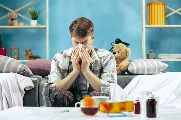 Sezónna chrípka je tu. Aké sú jej príznaky, možnosti prevencie a ako proti nej bojovať?