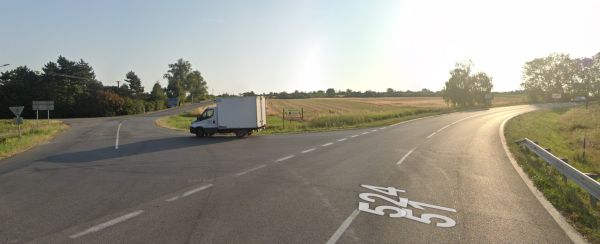 Opravujú dôležitú komunikáciu od obce Drženice, časť Kmeťovce po hranicu s Banskobystrickým krajom Opravujú dôležitú komunikáciu od obce Drženice, časť Kmeťovce po hranicu s Banskobystrickým krajom