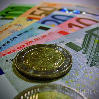 Starenku z okresu Levice podvodník pripravil o 11.500 eur, vydával sa za policajta