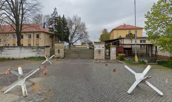 Tragická nehoda vojaka v levických kasárňach: Čatára našli na toalete s prestrelenou hlavou Tragická nehoda vojaka v levických kasárňach: Čatára našli na toalete s prestrelenou hlavou
