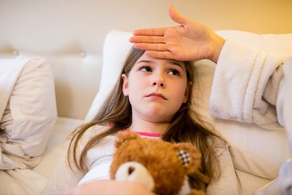 Pre zvýšený výskyt bežných akútnych respiračných a chrípke podobných ochorení prerušili vyučovanie v jednej materskej a jednej základnej škole