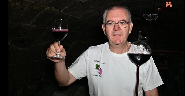 Vinári z Krížneho vrchu pri Leviciach - Radoslav Lýcius (video) Vinári z Krížneho vrchu pri Leviciach - Radoslav Lýcius (video)