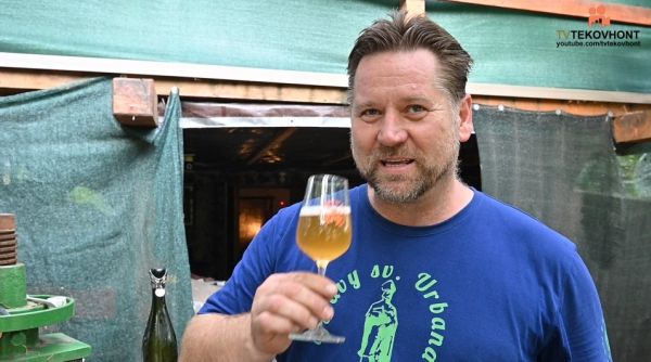 Vinári z Krížneho vrchu pri Leviciach - Tibor Hradecsný Vinári z Krížneho vrchu pri Leviciach - Tibor Hradecsný