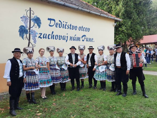 Perla Tekova a Hontu: Folklórna skupina Dolina z Čajkova Perla Tekova a Hontu: Folklórna skupina Dolina z Čajkova