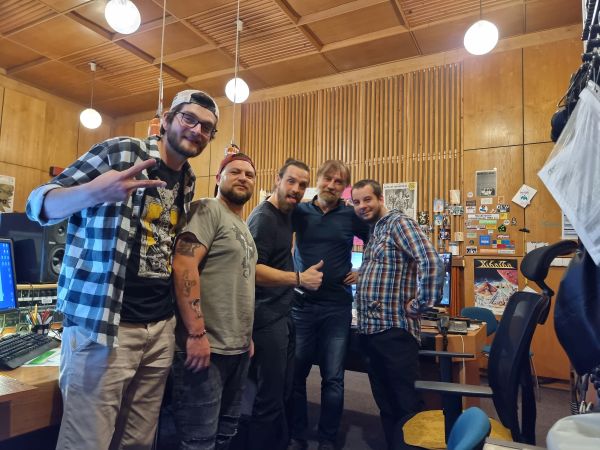 Je „Flám“ len názov nového singlu kapely God Bless Dumplings, alebo sa za tým skrýva viac? Je „Flám“ len názov nového singlu kapely God Bless Dumplings, alebo sa za tým skrýva viac?