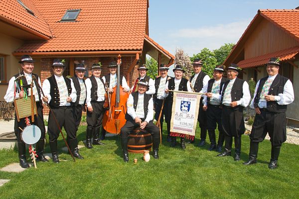 Perla Tekova a Hontu: Mužská spevácka skupina Veselí chlapi z Veľkých Kozmáloviec Perla Tekova a Hontu: Mužská spevácka skupina Veselí chlapi z Veľkých Kozmáloviec