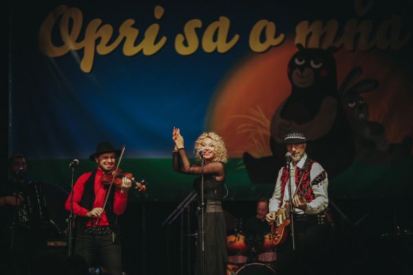 Benefičné podujatie Opri sa o mňa v Prešove roztancoval folklór, rock i dancefloor Benefičné podujatie Opri sa o mňa v Prešove roztancoval folklór, rock i dancefloor