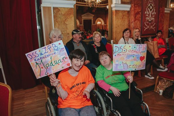 Benefičné podujatie Opri sa o mňa v Prešove roztancoval folklór, rock i dancefloor Benefičné podujatie Opri sa o mňa v Prešove roztancoval folklór, rock i dancefloor