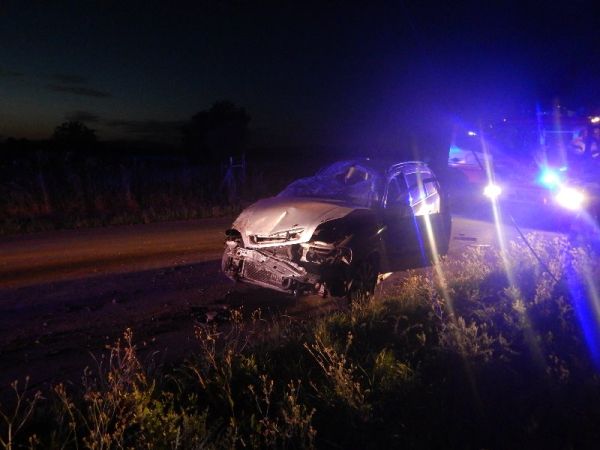 V obci Lok sa stala doopravná nehoda osobného vozidla, jedna osoba sa zranila