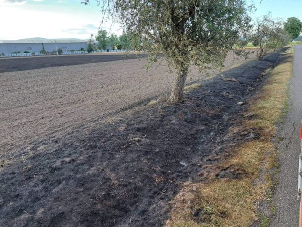 Pri Veľkej Vsi nad Ipľom horelo obilie na koreni, strnisko a balíky slamy, škoda za 35.000 eur