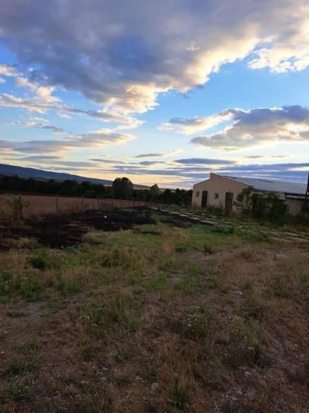 Pri Veľkej Vsi nad Ipľom horelo obilie na koreni, strnisko a balíky slamy, škoda za 35.000 eur