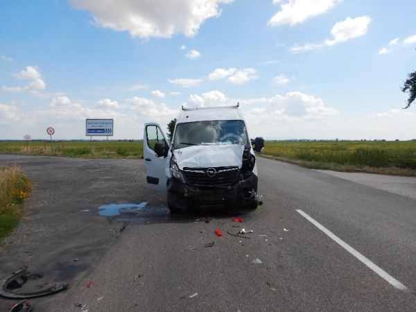 V Kalnej nad Hronom sa zrazili dve dodávky, obaja vodiči sa zranili