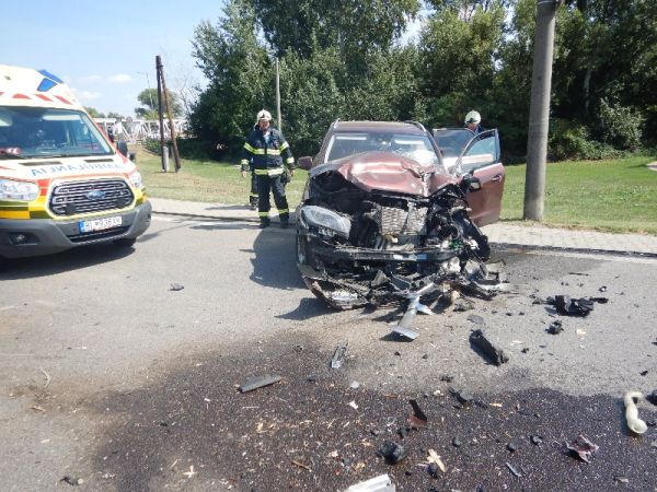 Do autobusu v Kalnej nad Hronom narazilo osobné vozidlo