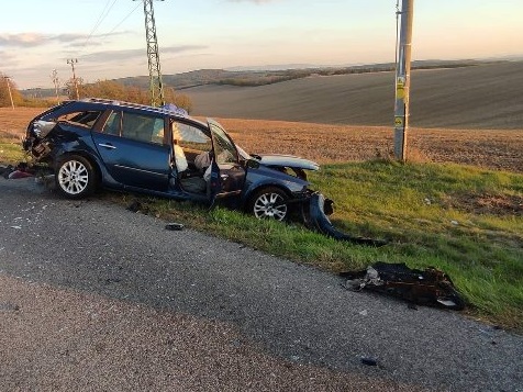 Pri Kalinčiakove sa zrazili tri osobné vozidlá, štyry osoby sa zranili, medzi nimi aj dieťa