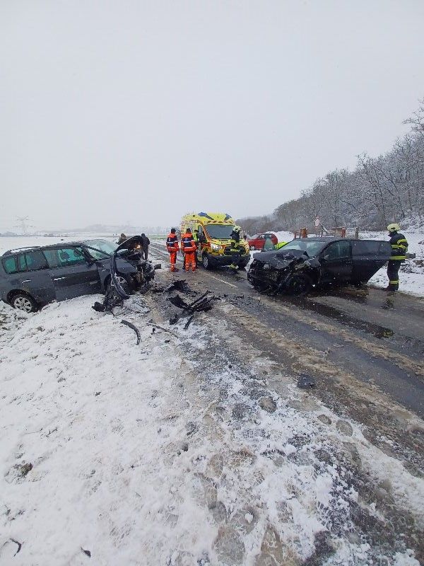 Dopravná nehoda medzi Levicami a Podlužanmi si vyžiadala štyroch zranených
