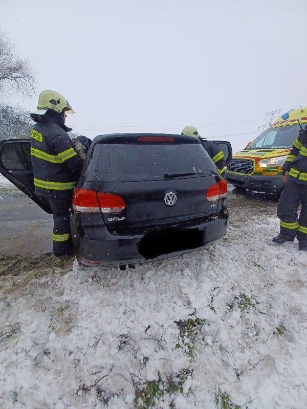 Dopravná nehoda medzi Levicami a Podlužanmi si vyžiadala štyroch zranených