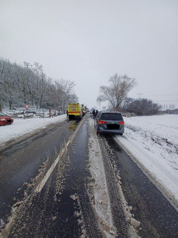 Dopravná nehoda medzi Levicami a Podlužanmi si vyžiadala štyroch zranených