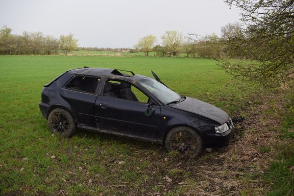 Mladá vodička havarovala medzi obcami Sikenica a Šalov, nafúkala 1,81 promile