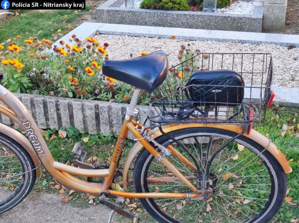Aj pri návšteve cintorína si dávajte pozor na svoje osobné veci a nezabúdajte na reflexné prvky