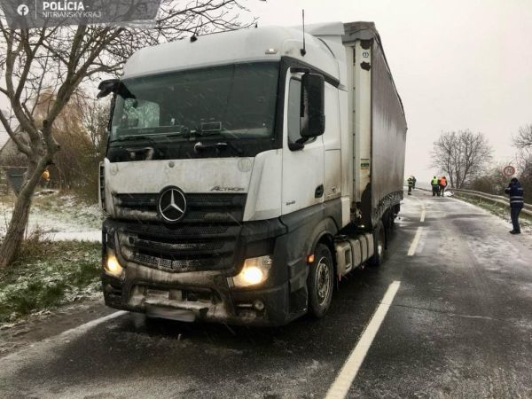 Tragická dopravná nehoda medzi Mýtnymi Ludanmi a Levicami: O život prišli dvaja ľudia