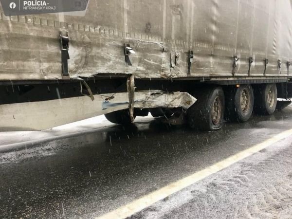 Tragická dopravná nehoda medzi Mýtnymi Ludanmi a Levicami: O život prišli dvaja ľudia