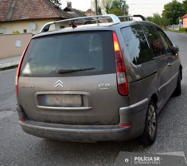 Dopravná nehoda na križovatke v Želiezovciach, vodič nafúkal dve promile