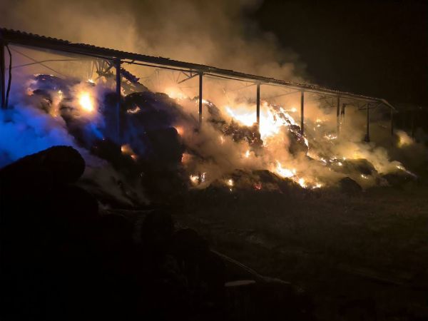 V obci Ipeľské Predmostie horel senník, zasahovali hasiči zo Šiah, Levíc a Veľkého Krtíša V obci Ipeľské Predmostie horel senník, zasahovali hasiči zo Šiah, Levíc a Veľkého Krtíša