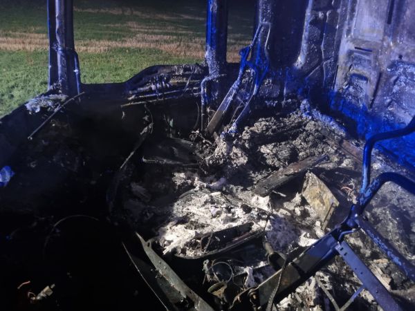 V katastri obce Hontianska Vrbica zhorel kamión s návesom V katastri obce Hontianska Vrbica zhorel kamión s návesom